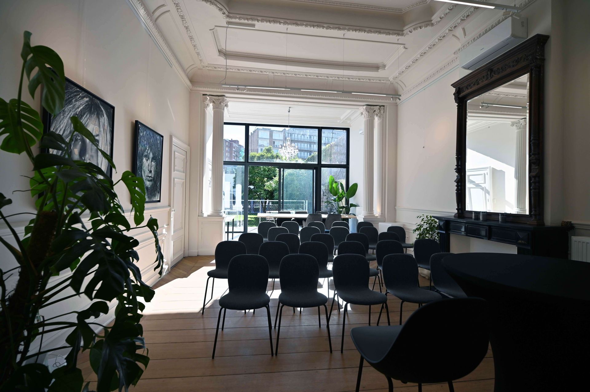 Disposez la salle comme vous le souhaitez ou laissez nous nous en charger Disposition en Théâtre chez Rotterdam 21